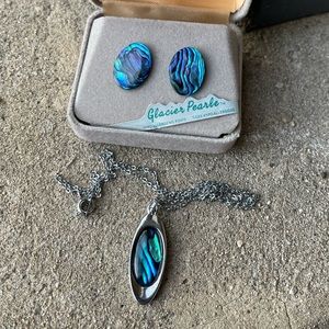 Glacier Pearle matching pendant necklace and earring set